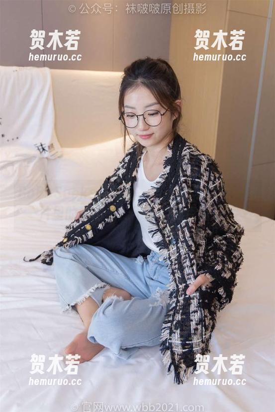 BoBoSocks袜啵啵-芝士 BoBoSocks袜啵啵 - 芝士的黑棉袜:图片里的秘密,能不能给我点提示?