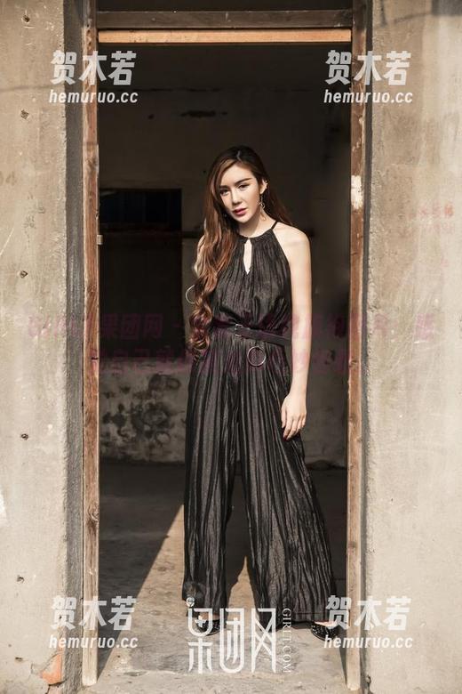GIRLT果团网 - 全套王语纯旗袍图片：感觉自己就像被光影巧妙包裹。