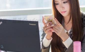 IMiss爱蜜社 - 逗逗doudou的美脚精选，快来瞧瞧这不羁的优雅！