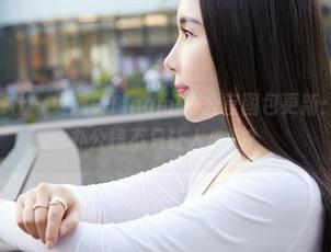 MiiTao蜜桃社 - 缇娜美Tinami办公室图包更新：为什么觉得办公椅不只让人坐呢？