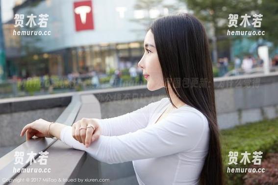 MiiTao蜜桃社 - 缇娜美Tinami办公室图包更新：为什么觉得办公椅不只让人坐呢？
