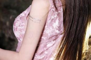 MyGirl美媛馆 - Evelyn艾莉的棉袜生活：一场在柔软与色彩间的写真集分享