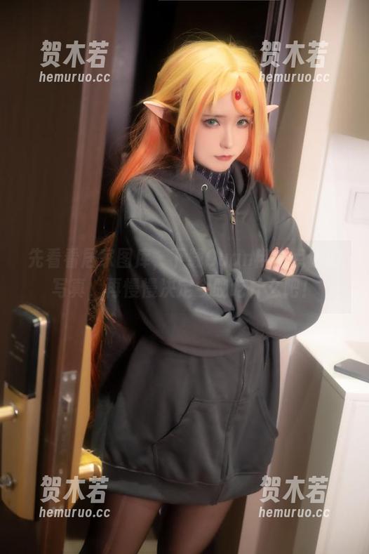 先看看居家图库，下载Quan冉有点饿的写真，再慢慢决定今晚吃什么吧！