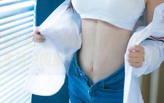 UGirls尤果网 - 杨晨晨裸足套图：分享一下生活中的那些不为人知的小秘密