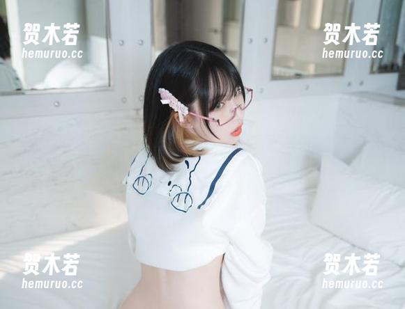 Uhye(이유혜)修女私房美图：唤醒你内心的叛逆。