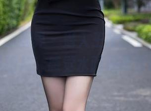 XIAOYU语画界 - 潜入王馨瑶yanni的泳池：在线图片，感觉水面温度直线破表！