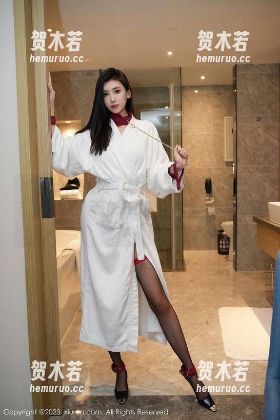 Xiuren秀人网 - 想知道短裤里的故事吗？Emily尹菲的原图免费放送，直接拉你入坑！