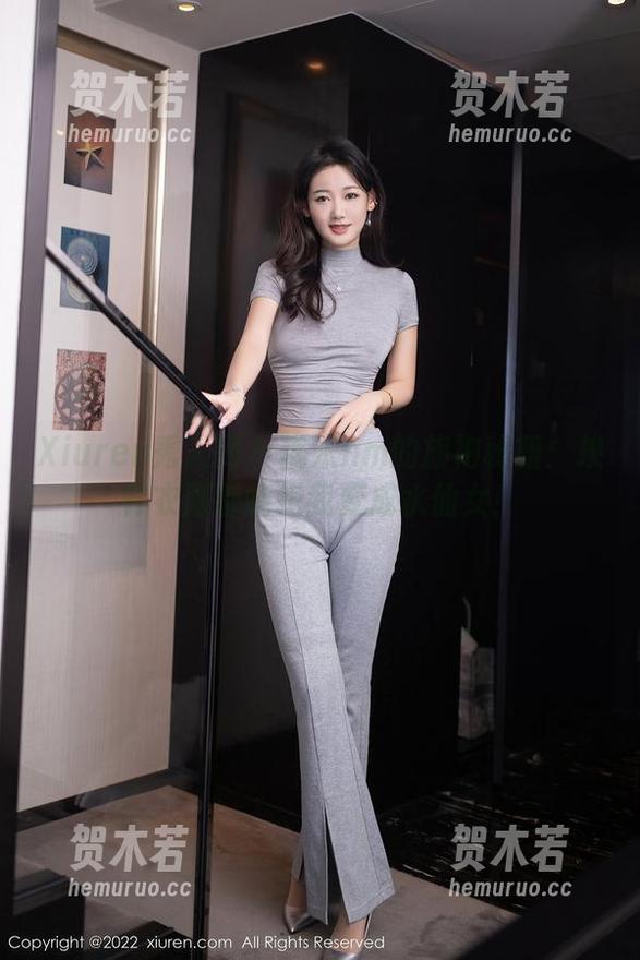 Xiuren秀人网 - 糯米nm的旗袍秘籍：换件衣服都能把我变成水仙女！