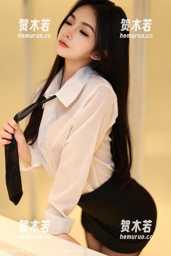 YouMi尤蜜荟-欧阳LuLu YouMi尤蜜荟 - 欧阳LuLu的灰丝写真:好像一阵风,瞬间撩拨你心