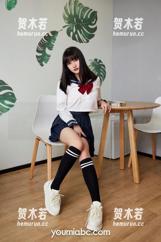 YouMi尤蜜荟 - 原图：看到“黄乐然泳池”，我就是想要放松，阳光下的懒散真好。