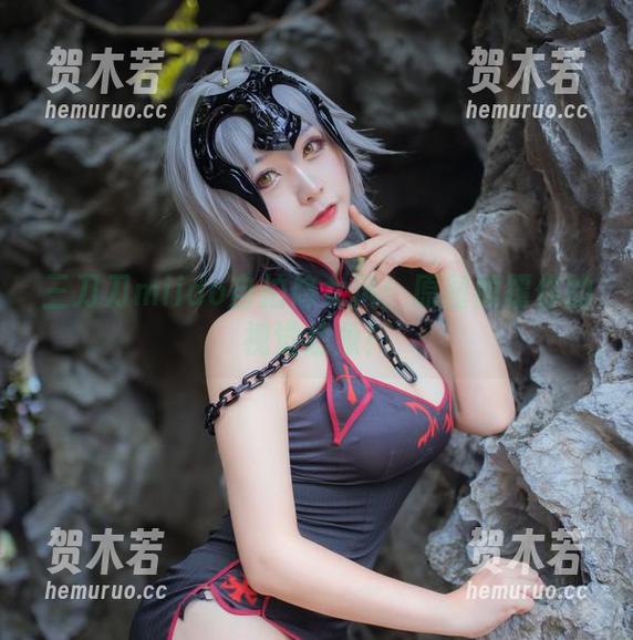 三刀刀miido自拍修女风：原图颠覆你的视觉想象！