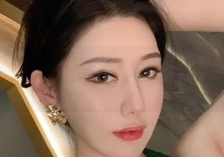 微密圈 - 图库里的不爱笑的赛琳黑丝系列：谁说黑丝不可以是艺术？