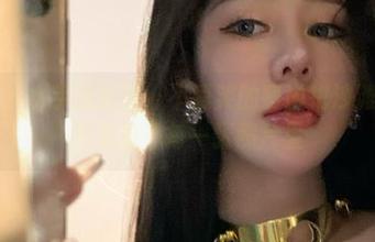微密圈 - 水手服套图：不爱笑的赛琳把沙滩上的阳光装进了每一张照片里