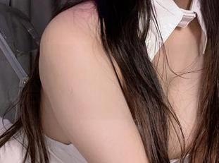 九言家政女仆原图分享：清洁与美丽的完美结合，真的可以两手抓吗？