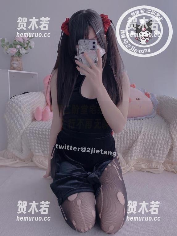 静静在线欣赏二阶堂宅绘子空姐的作品，飞行不再无聊！