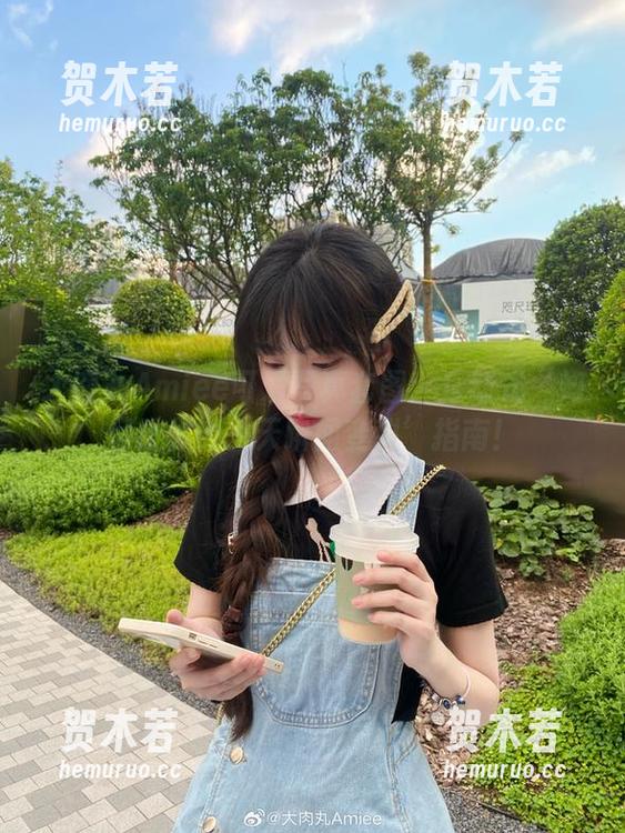 大肉丸Amiee可爱写真套图：互动式‘如何让你的一天瞬间变甜’指南！