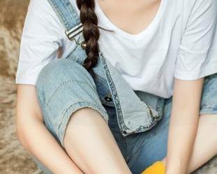 头条女神 - 醉心于蔡楠的校服写真：每张图片都是一个故事。
