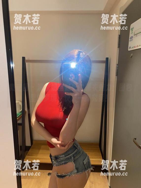 奶宝妹纸 微密圈 - 观看奶宝妹纸的睡衣魅力:图包里的梦境,快来一探究竟!