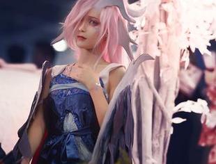 福利图包揭秘：奶狮不咬人与雨师的缠绵瞬间