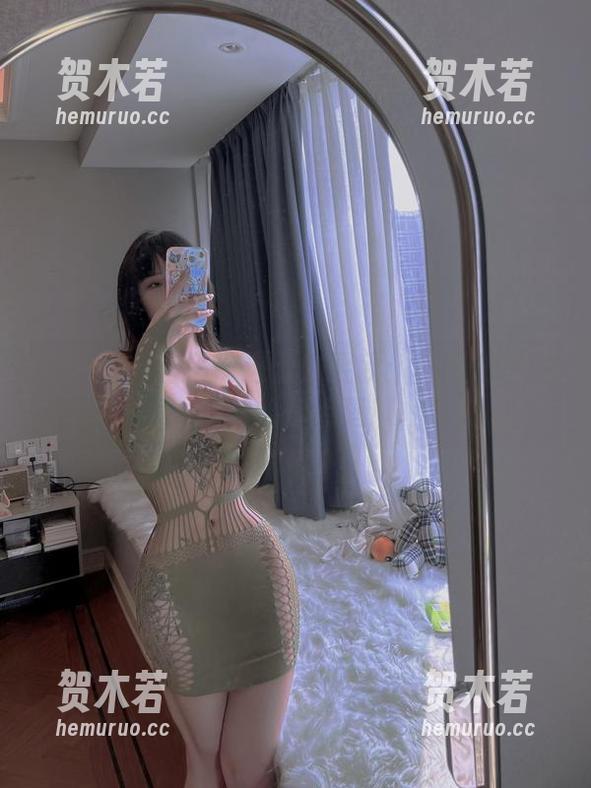 宋昱欣 微密圈 - 当吊带遇上宋昱欣:让图册里的照片给你点亮!