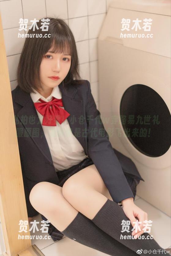 私拍也太好看！小仓千代w穿路易九世礼服原图，美得像是古代电影飞出来的！