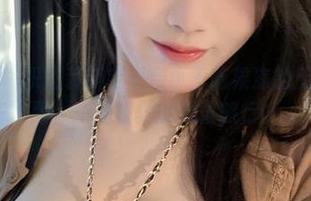 微密圈 - 职业装新定义：小玉吃果冻的无圣光套图，一场视觉的颠覆旅行。