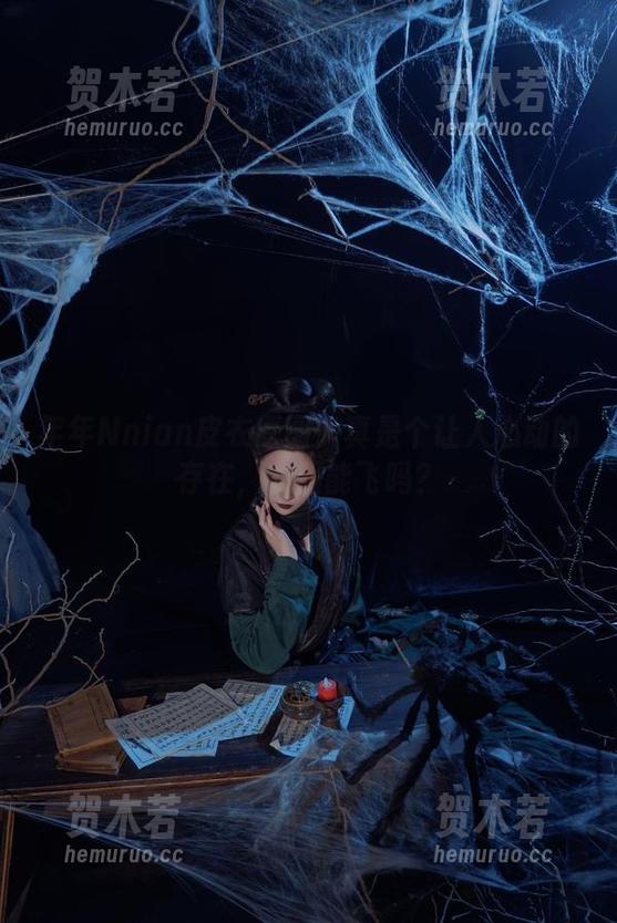 年年Nnian 年年Nnian皮衣原图:真是个让人心动的存在,衣服能飞吗?