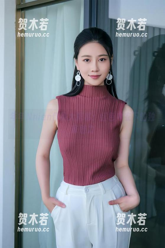 年年Nnian作品大揭秘：红色内衣下的独家魅力