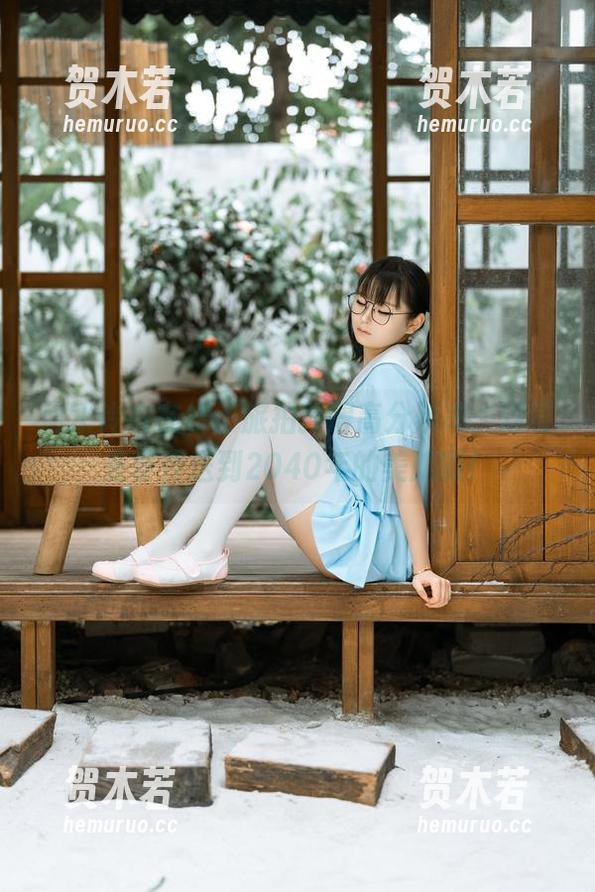 幼水铃衣在线：旅拍就得高分辨率，这可是要传送到2040年的美肌啊！
