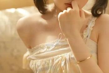 资源无限！幼水铃衣的晨醒，把你带入梦里与现实交织的写真集！