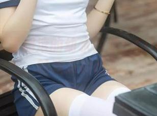 在兔子洞里翻滚的幼水铃衣：COS照片中的欢乐瞬间！