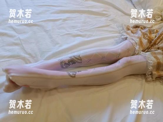 想要个公主抱：她的泳装原图，免费的诱惑，清凉直击你的心窝！
