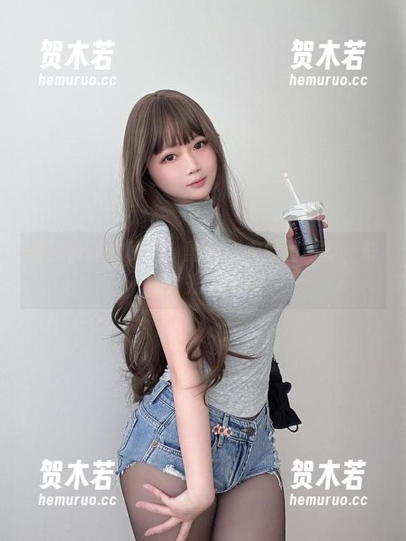 是依酱吖的秘密：黑色内衣原图写真，奇妙的光影游戏