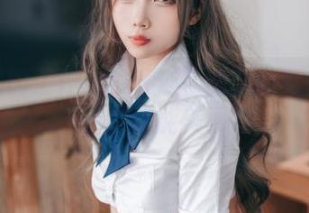 图册里的工作间隙：杏仁曲奇的秘书写真，谁说不能美丽？