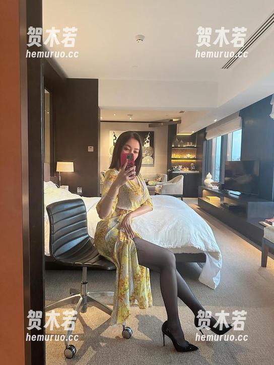 果儿Victoria 微密圈 - 别眨眼!果儿Victoria在线的红红火火大片,瞬间点燃你的一天!