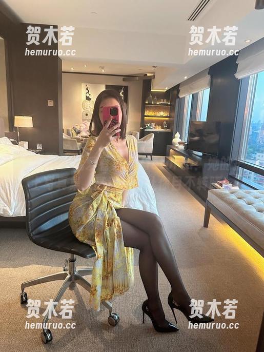 微密圈 - 就爱看果儿Victoria：她的护士写真集，高清画面让你目不转睛！