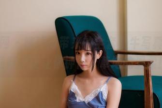 果团网 - 陈诗诗带来的全套奶牛写真，下载后保证让你钟情于草地的温柔！