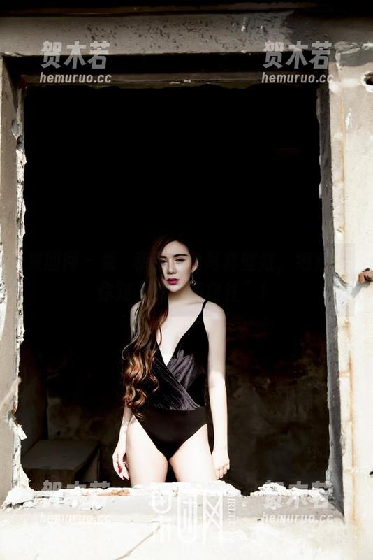 果团网-龚玥菲 果团网 - 龚玥菲的黑色写真壁纸,绝对让你对“黑色有向往”!