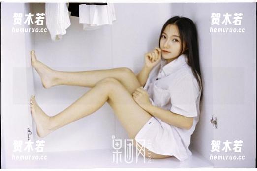 果团网 - 龚玥菲长腿图更新，真的不是PS得太狠吗？眼睛都看花了！