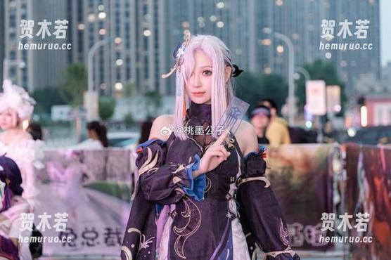 桃墨公子的油亮套图分享，简直就是光滑与质感的完美结合。