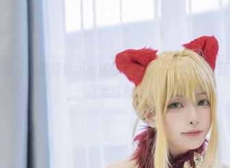 来看看樱岛嗷一的黑猫针织衫连体衣套图——这就是运气和风格的完美结合！