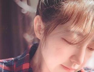 写真图册：樱晚gigi美腿，捞出那些长长的幻想！
