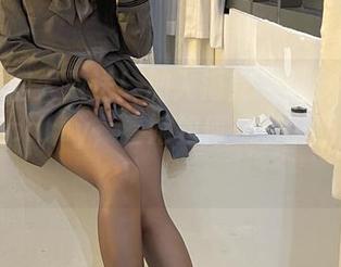 免费美图大放送！加入海克斯科技小蛋糕的竞泳party，看她如何在水中翻滚美丽！