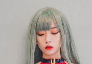 短裙与清颜颜子——写真集里的微妙张力与戏剧感