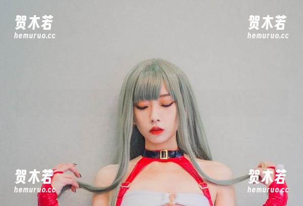 短裙与清颜颜子——写真集里的微妙张力与戏剧感
