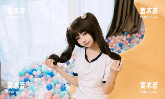 爆机少女喵小吉 爆机少女喵小吉:海边图包里的“玩水小达人”,忍不住想点赞!