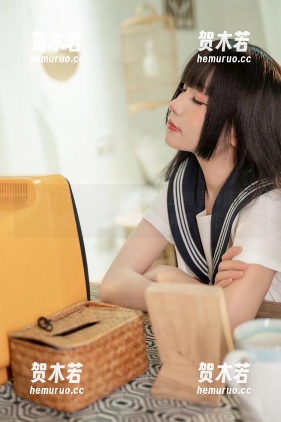 免费分享：爆机少女喵小吉的短裤作品，看看她怎么驾驭这条神奇的布料