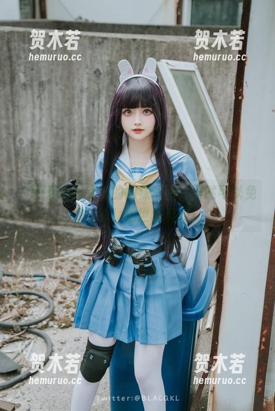 白莉爱吃巧克力的网袜写真，居然可以免费下载！这世道真好！