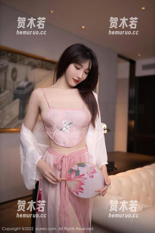 秀人网 - fairy如歌的温柔：浴室写真图包里的清新呼吸