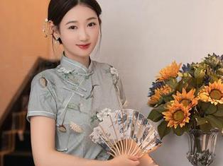 秀人网 - 夏旖诺的JK壁纸生图：看完只想一直盯着屏幕发呆！